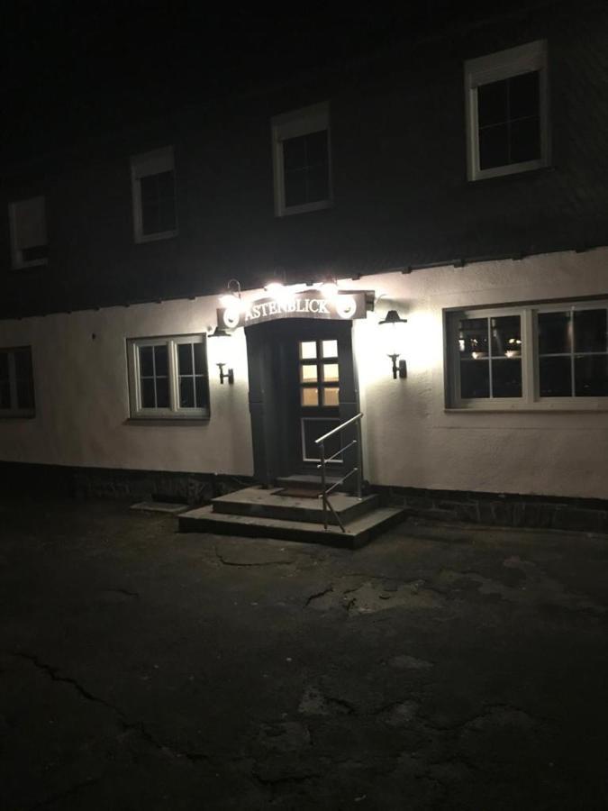 Haus Astenblick In Winterberg Fuer Bis Zu 35 Personen Fuer Wanderveranstaltungen Und Familienfeiern Bagian luar foto