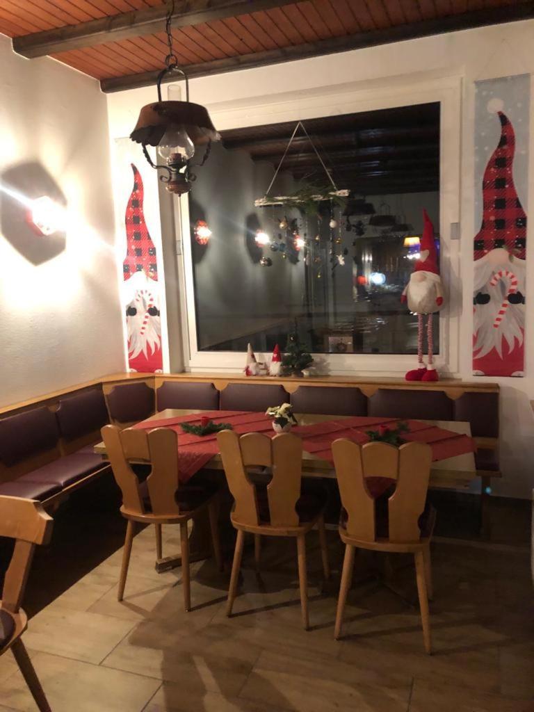 Haus Astenblick In Winterberg Fuer Bis Zu 35 Personen Fuer Wanderveranstaltungen Und Familienfeiern Bagian luar foto
