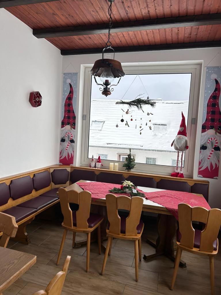 Haus Astenblick In Winterberg Fuer Bis Zu 35 Personen Fuer Wanderveranstaltungen Und Familienfeiern Bagian luar foto